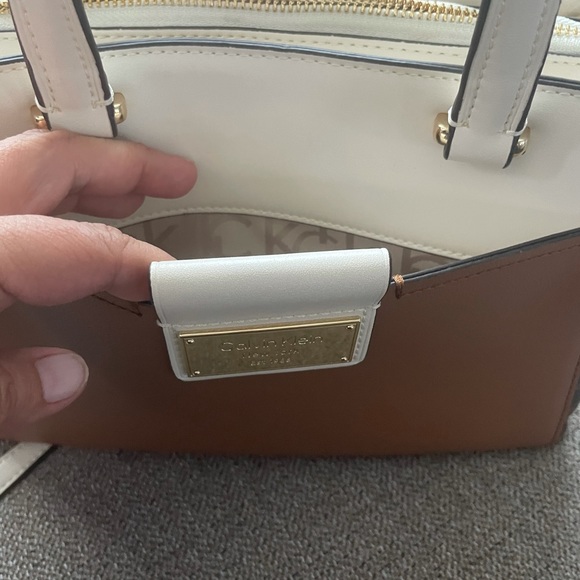 NWOT Calvin Klein Signature Crossbody Shoulder Bag - Picture 12 of 15